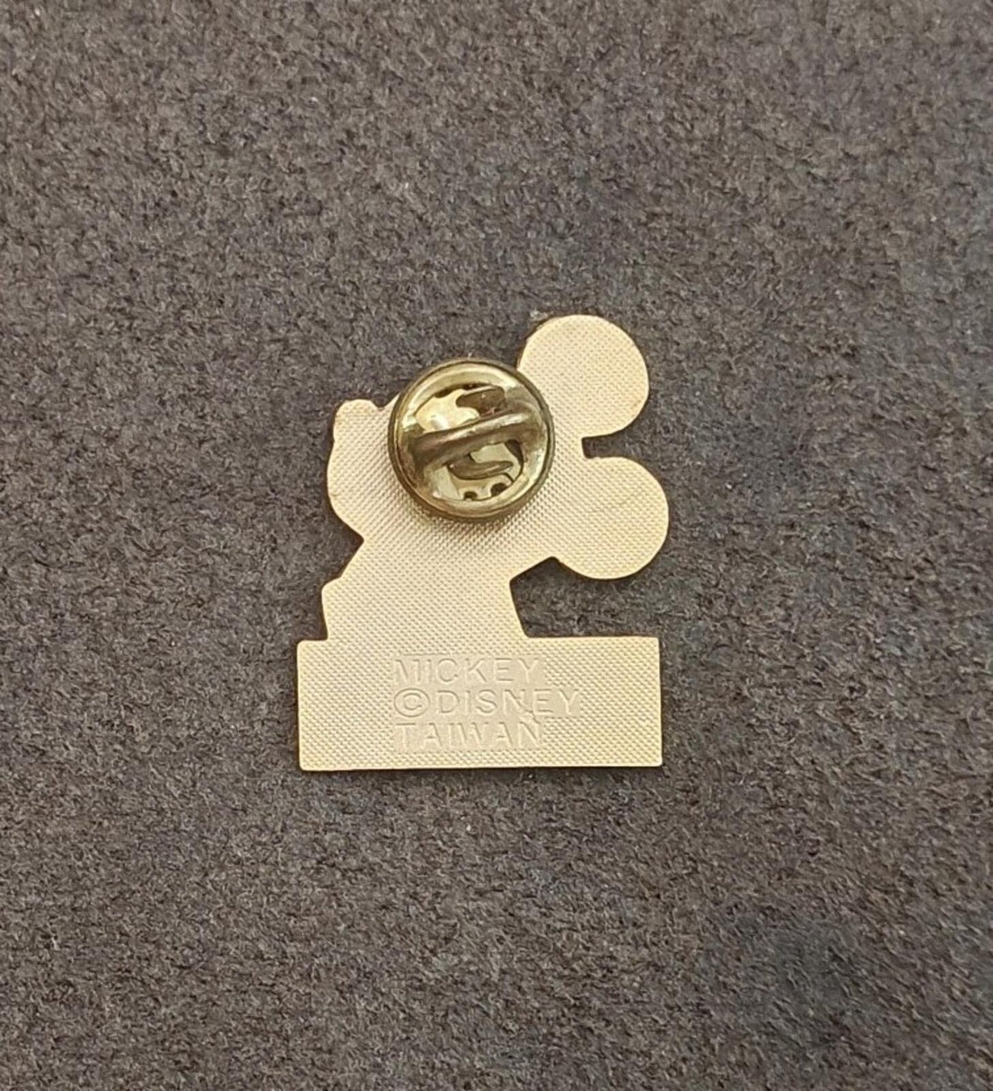 1986 Vintage Coca-Cola Mickey Mouse Limited Edition Gold Tone Enamel Pin