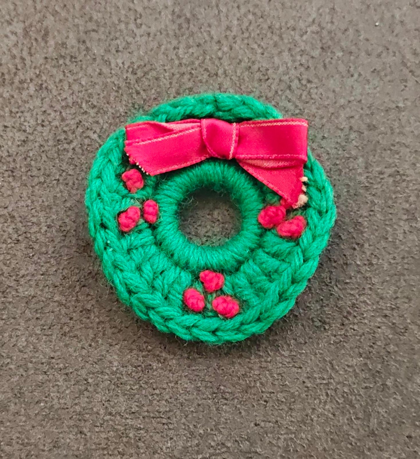 1980s Handcrafted Knitted Christmas Wreath Brooch