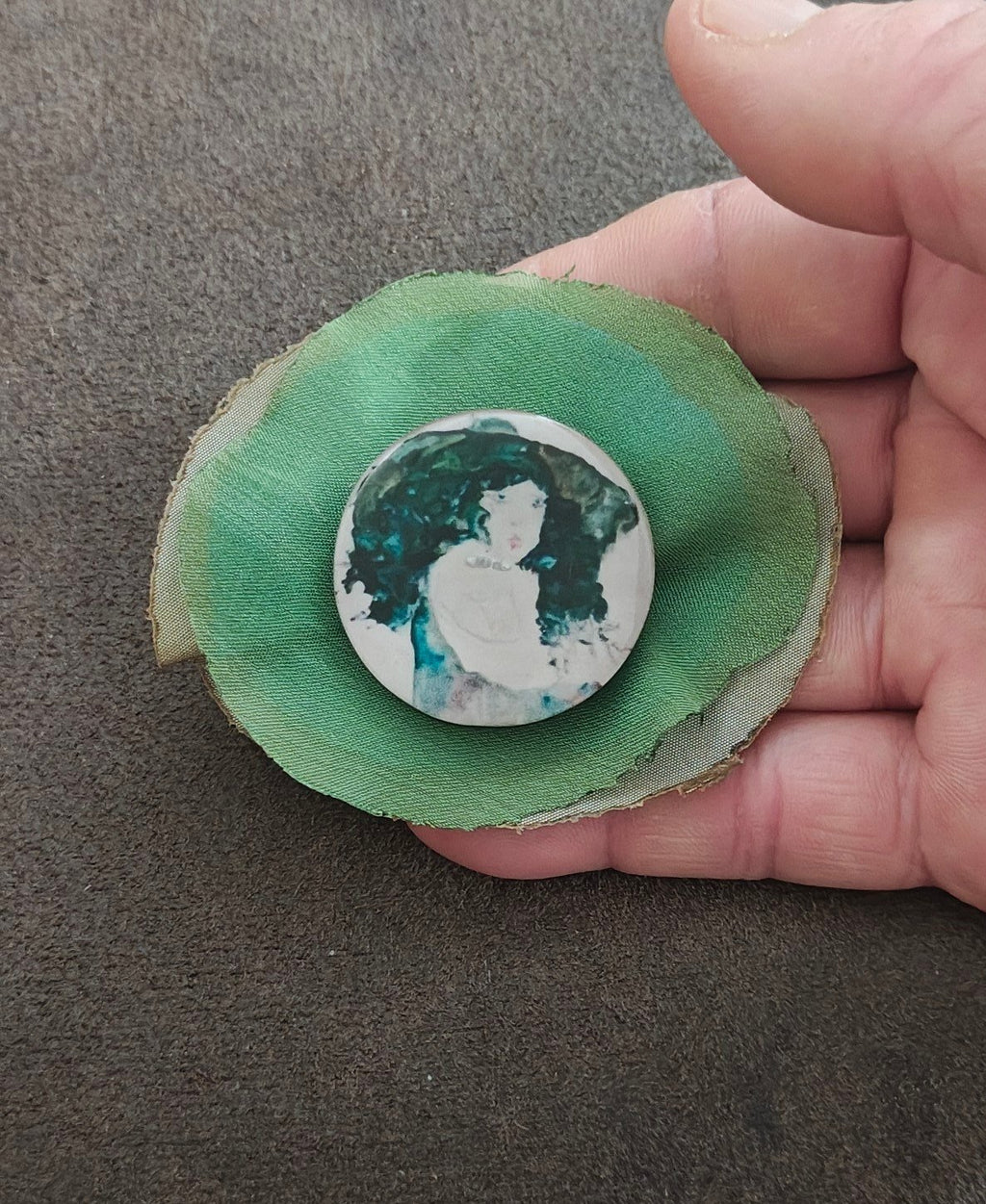 Handmade Gustav Klimt Philosophy Brooch Pin Art Nouveau Green Fabric Border