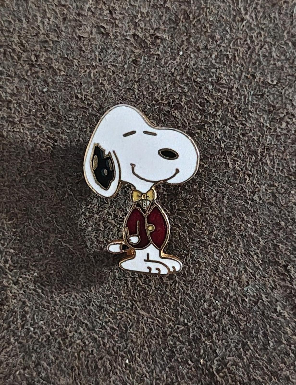 1970s Vintage Rare Aviva Snoopy Gold Tone Enamel Pin