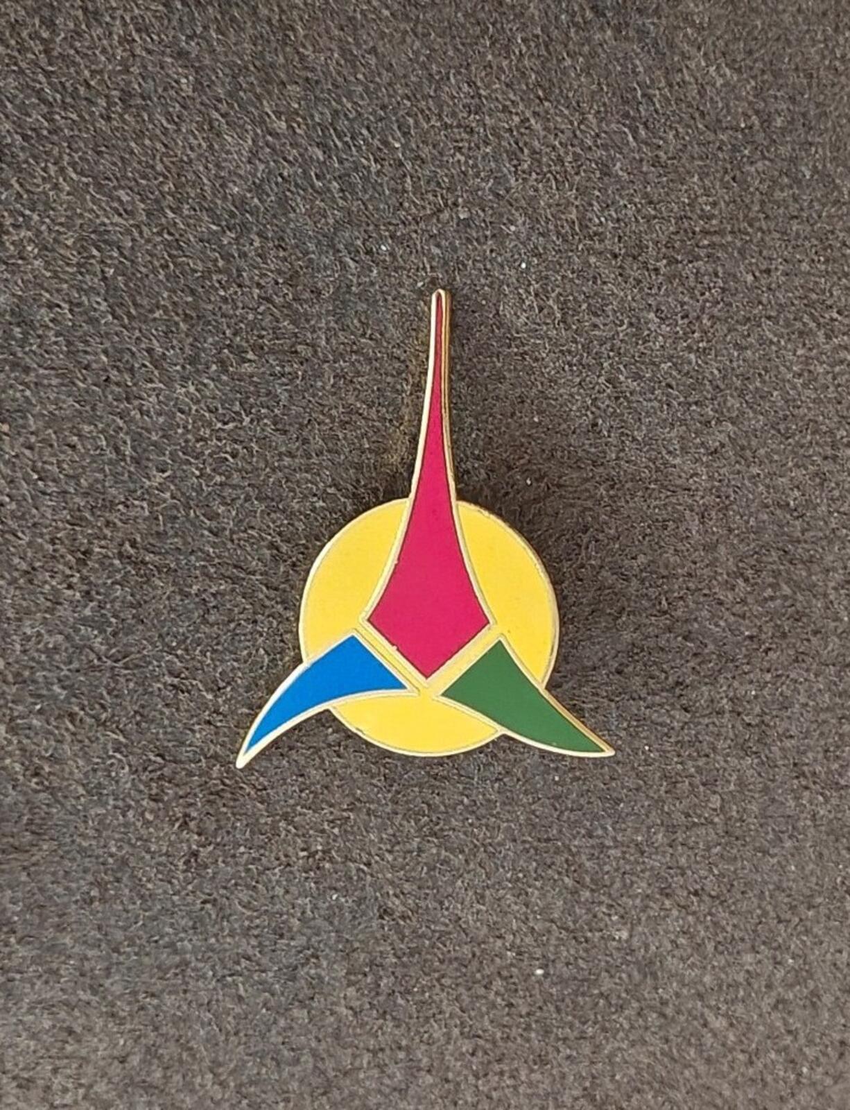 1986 Star Trek Klingon Empire Trefoil Gold Tone Enamel Pin Badge