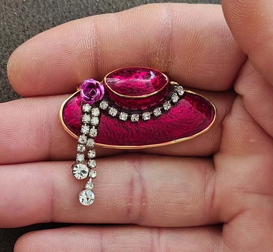 1990s Red Hat Society Gold Tone With Sparkling Rhinestones Enamel Brooch
