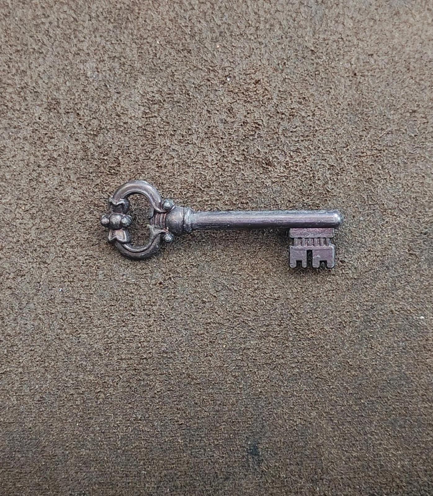 Vintage Pewter Skeleton Key Brooch
