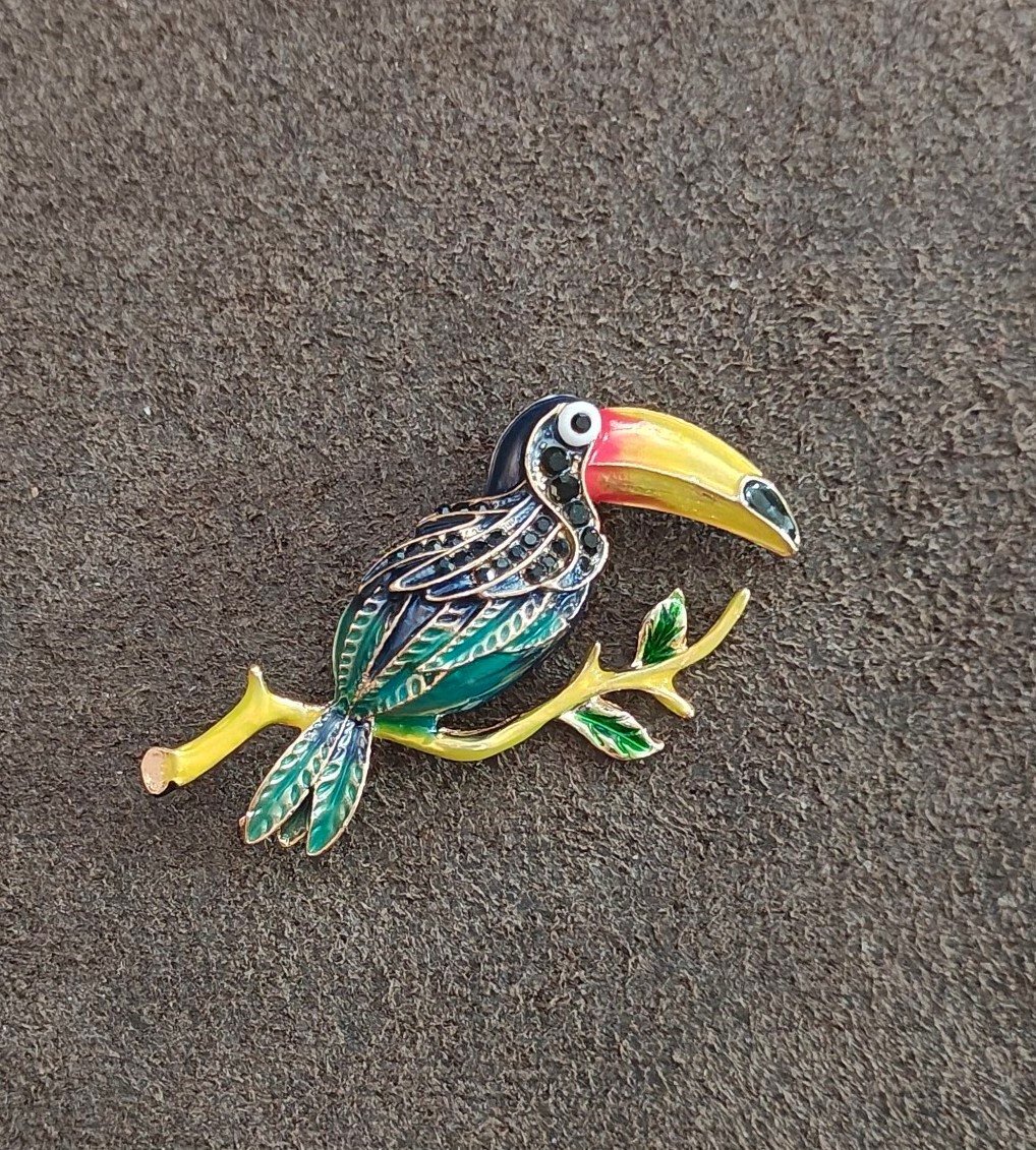Vintage Style Gold Tone Enamel Toucan Bird Statement Brooch Pin
