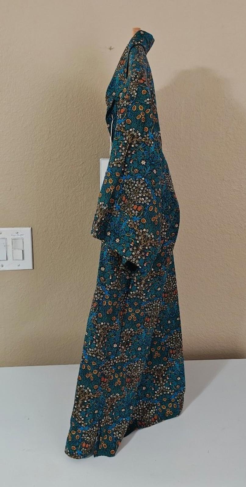 Men's blue floral short-sleeve Hawaiian shirt, side view drape and open collar
