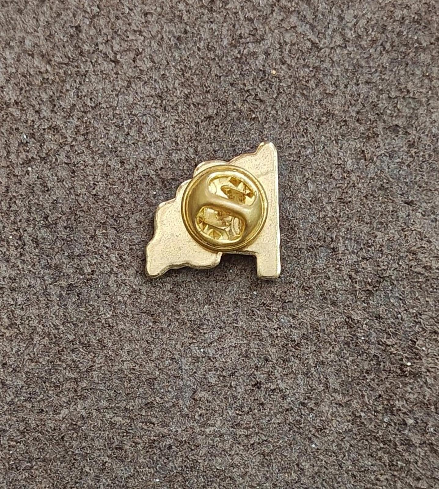 1980s Gold Tone Patriotic United States Old Glory Waving Flag Pin