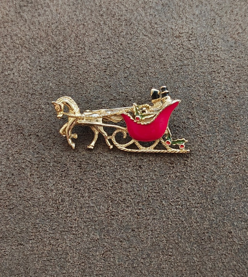 1960s/70s Christmas Horse-drawn Sleigh Gold Tone Enamel Brooch