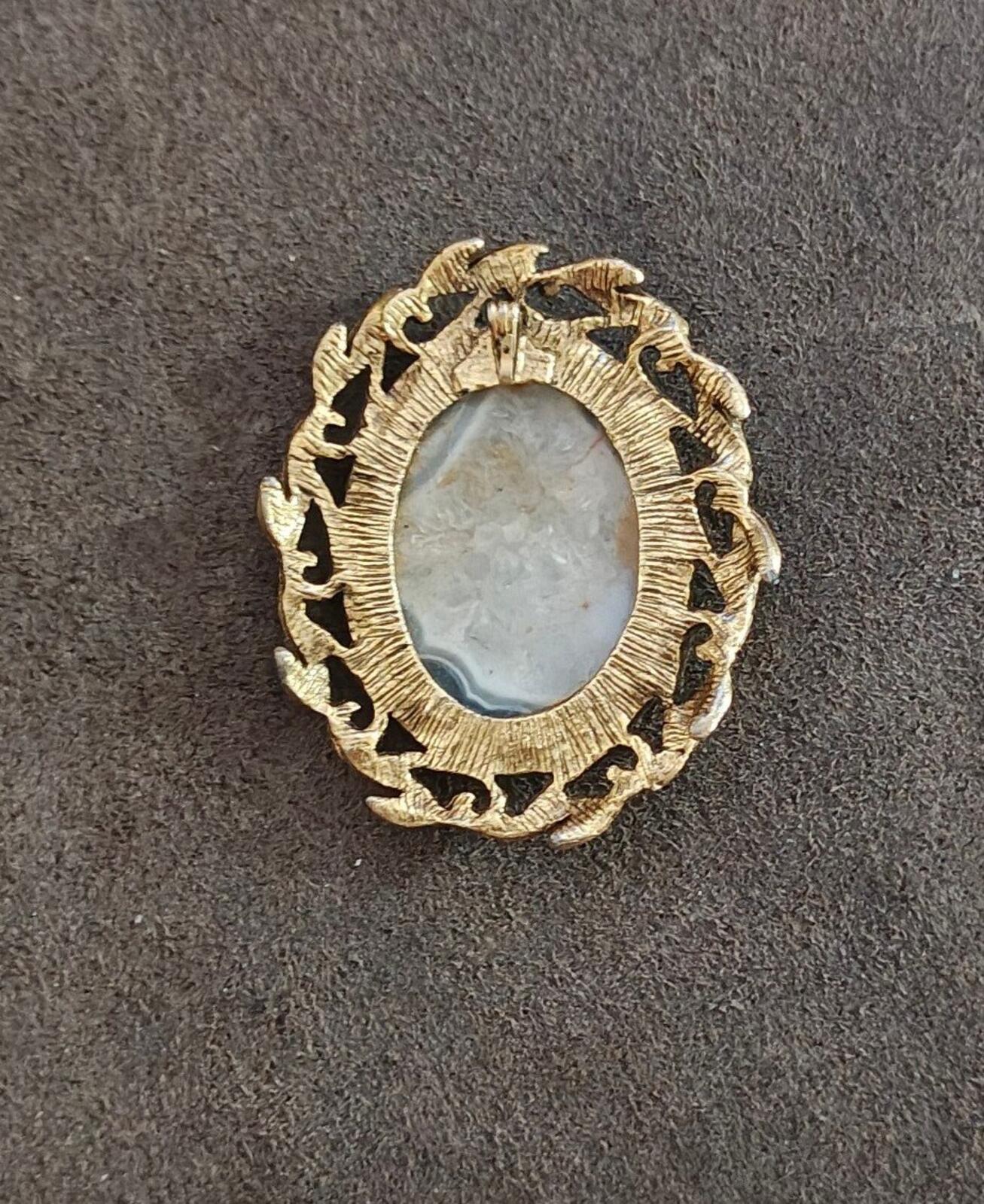 Vintage Framed Agate Cabochon Goldtone Pendant