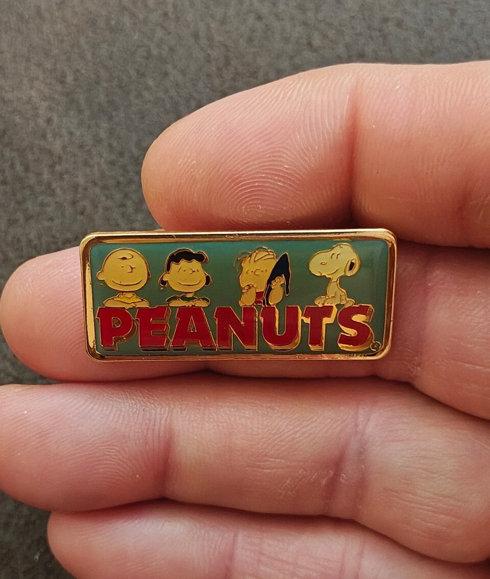 1980s Peanuts Snoopy Charlie Brown Lucy Linus Pin