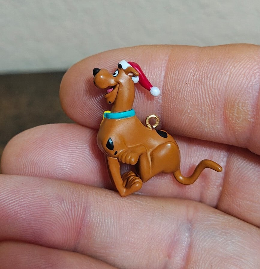 2001 Hallmark Keepsake Miniature Scooby-Doo Christmas Ornament Figurine