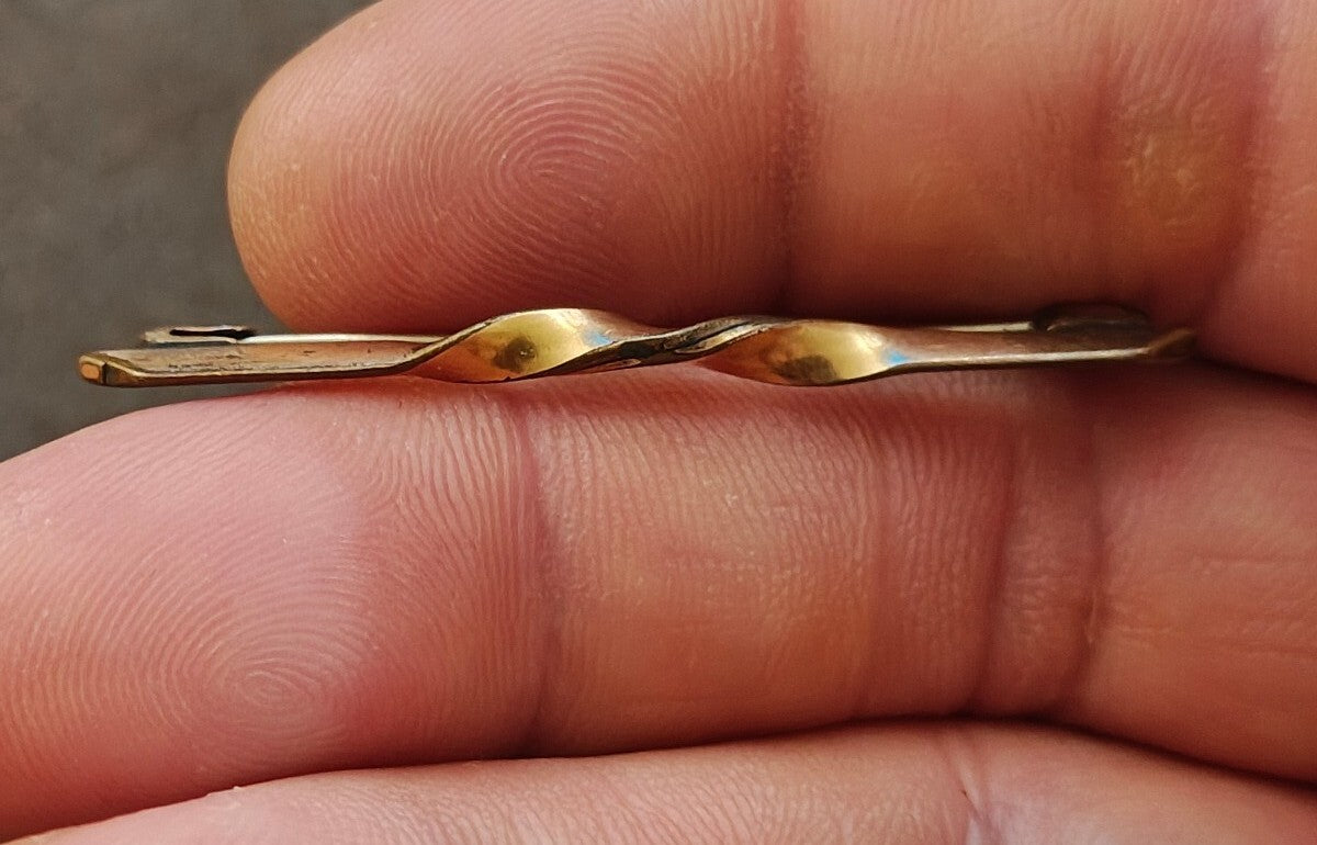 1900s Gold Tone Twist Bar Pin/Brooch