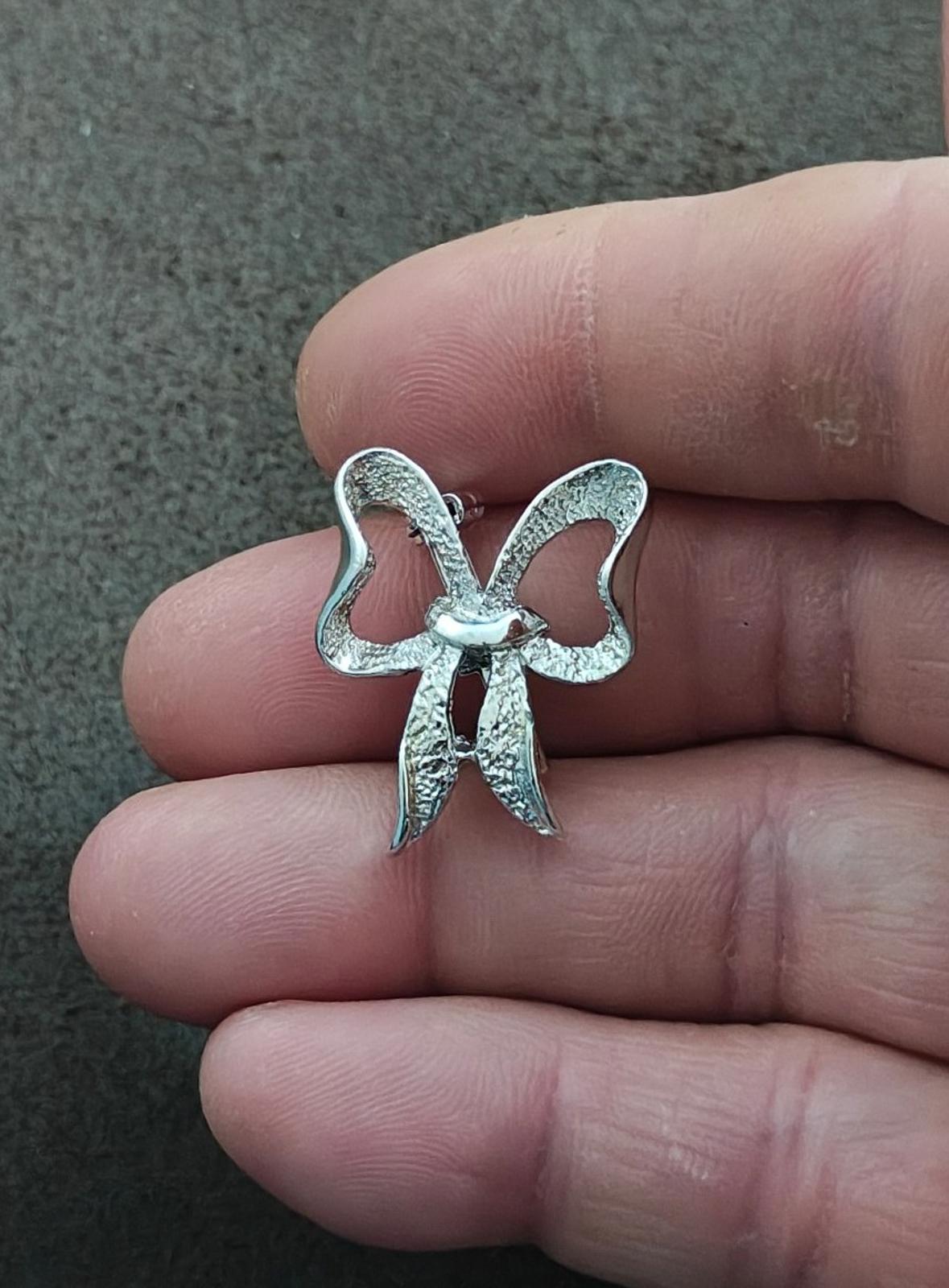 1970s Vintage Signed Gerry's Silver Tone Bow Shaped Brooch Pin