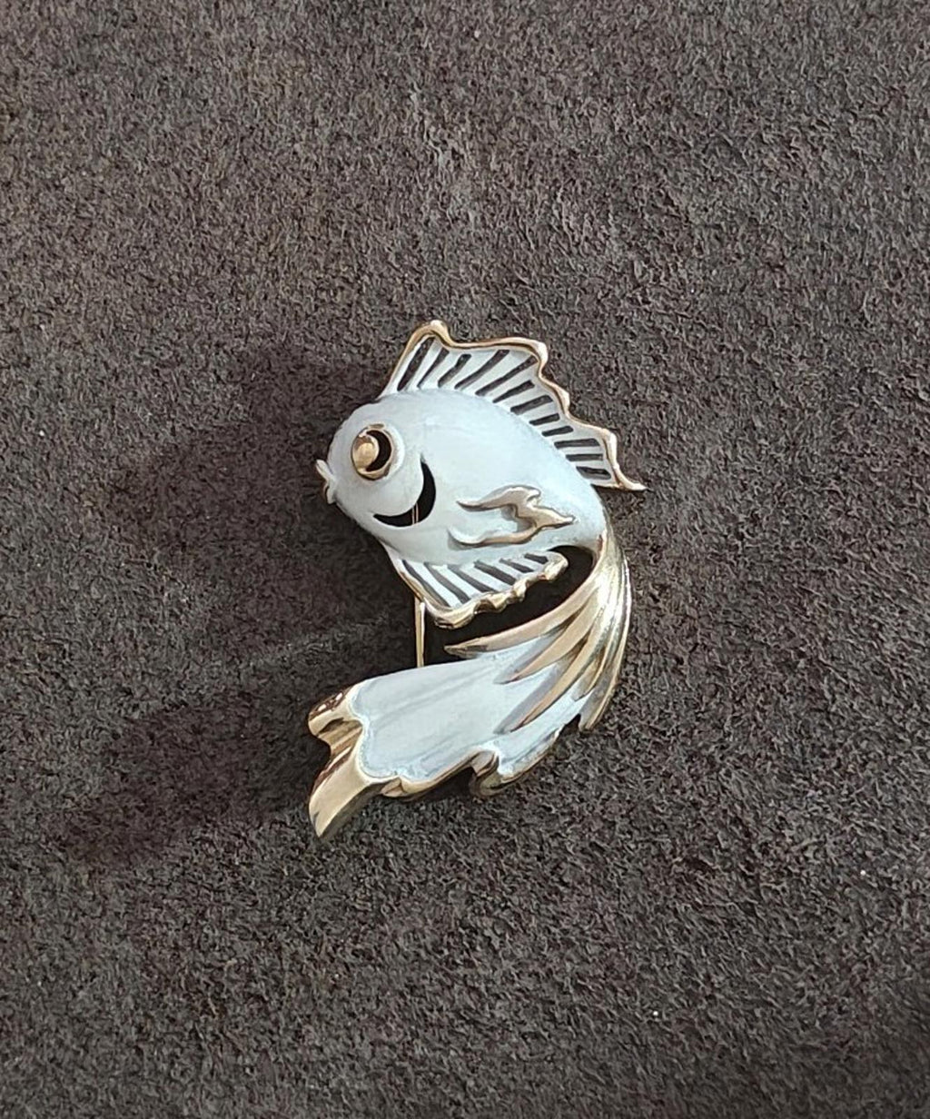 1960s/70s Vintage Gold Tone White Enamel Angel Fish Brooch Pin
