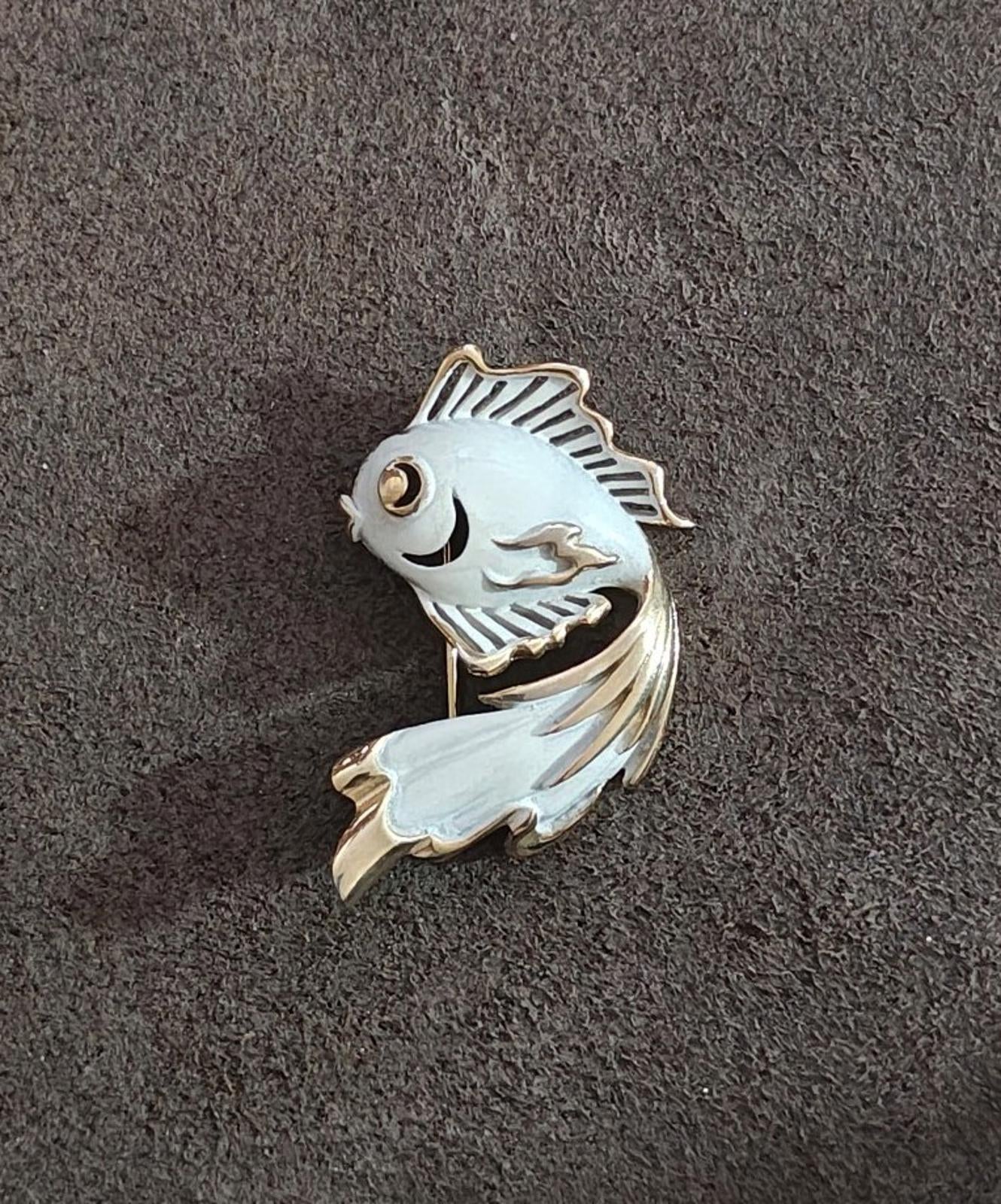 1960s/70s Vintage Gold Tone White Enamel Angel Fish Brooch Pin