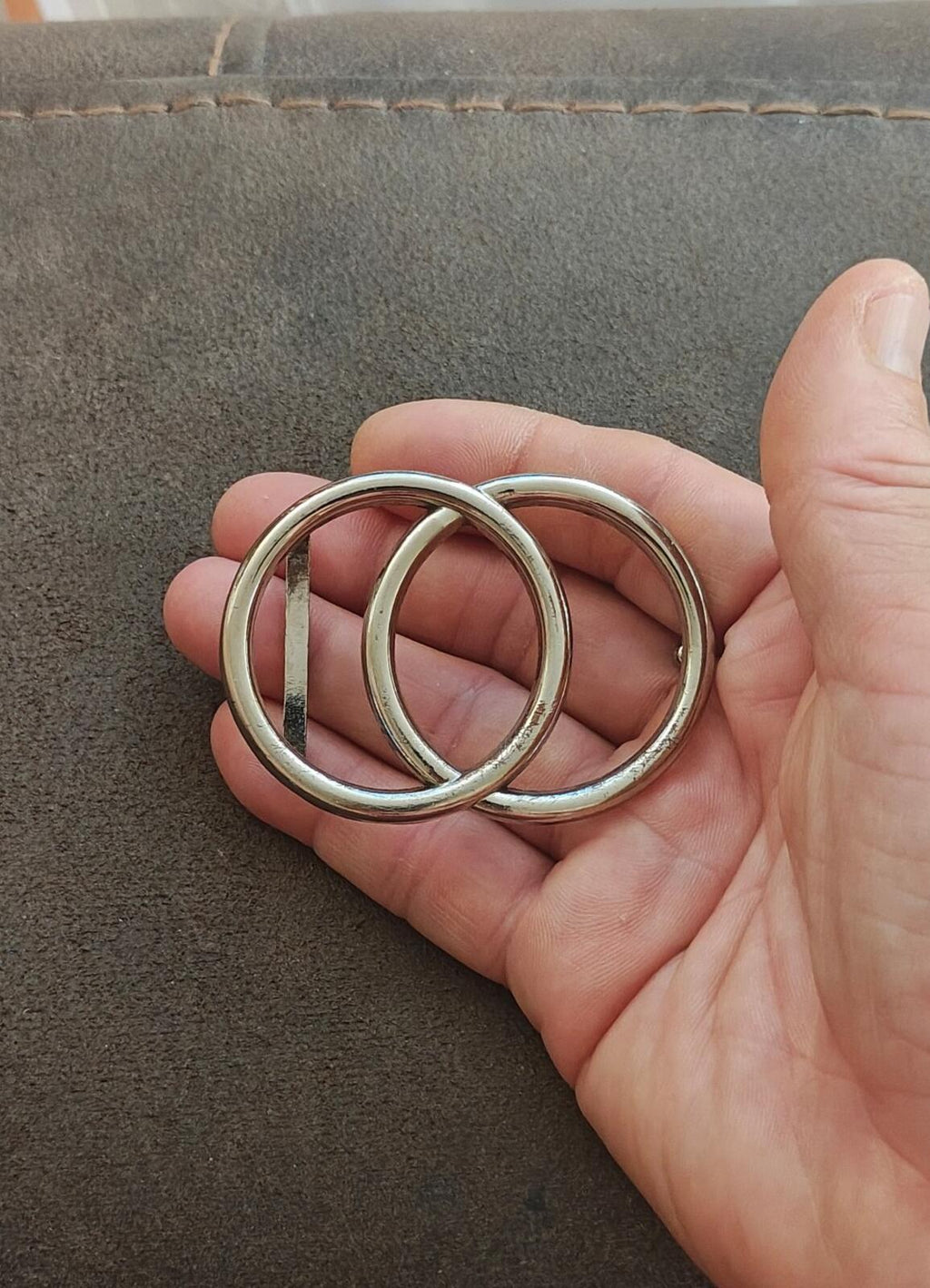 Elegant Modernist Silver Tone Double O-ring Belt Buckle.