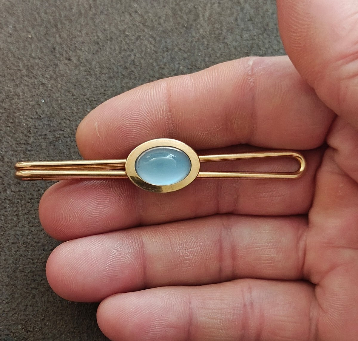 1950s Oval Blue Cabochon Gold Tone Wire Loop Tie Bar/Tie Clip