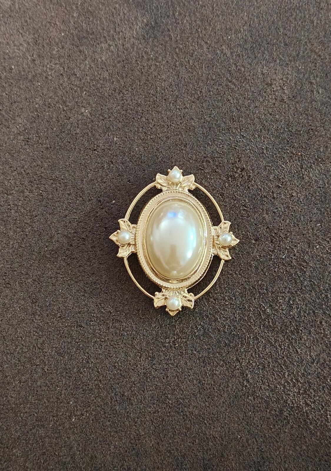 1970/80s Victorian Style Gold Tone Brooch With An Oval Faux Mabe Pearl Cabochon