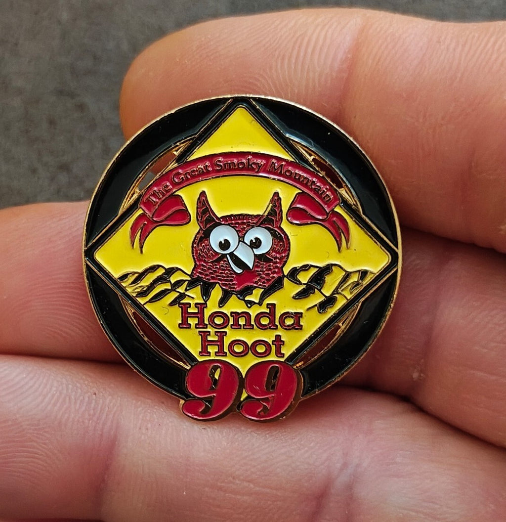 1999 The Great Smoky Mountains 1999 Honda Hoot Event Gold Tone Pin.