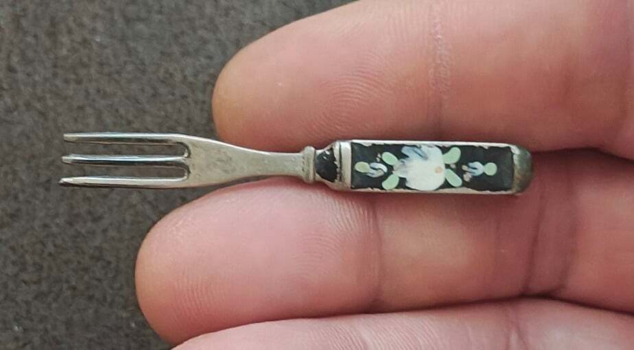 1930s/40s Miniature Silver Tone Fork With Floral Enamel Brooch Pin.