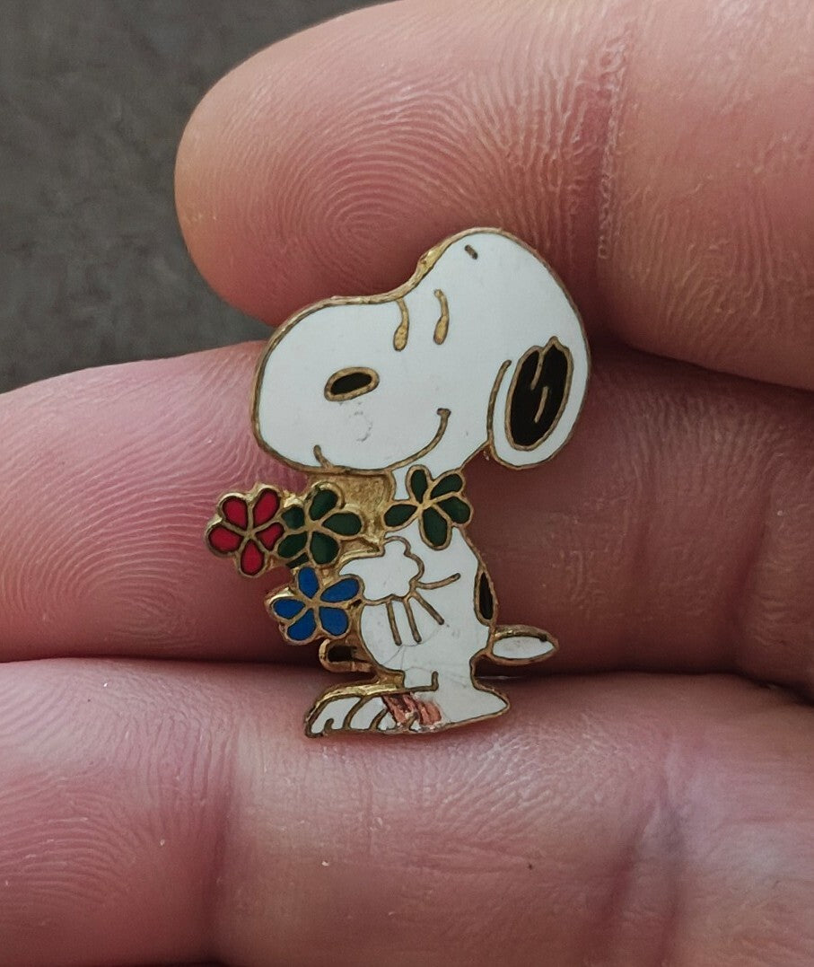 1970s Peanuts Snoopy Holding Bouquet of Flowers Cloisonné Gold Tone Enamel Pin