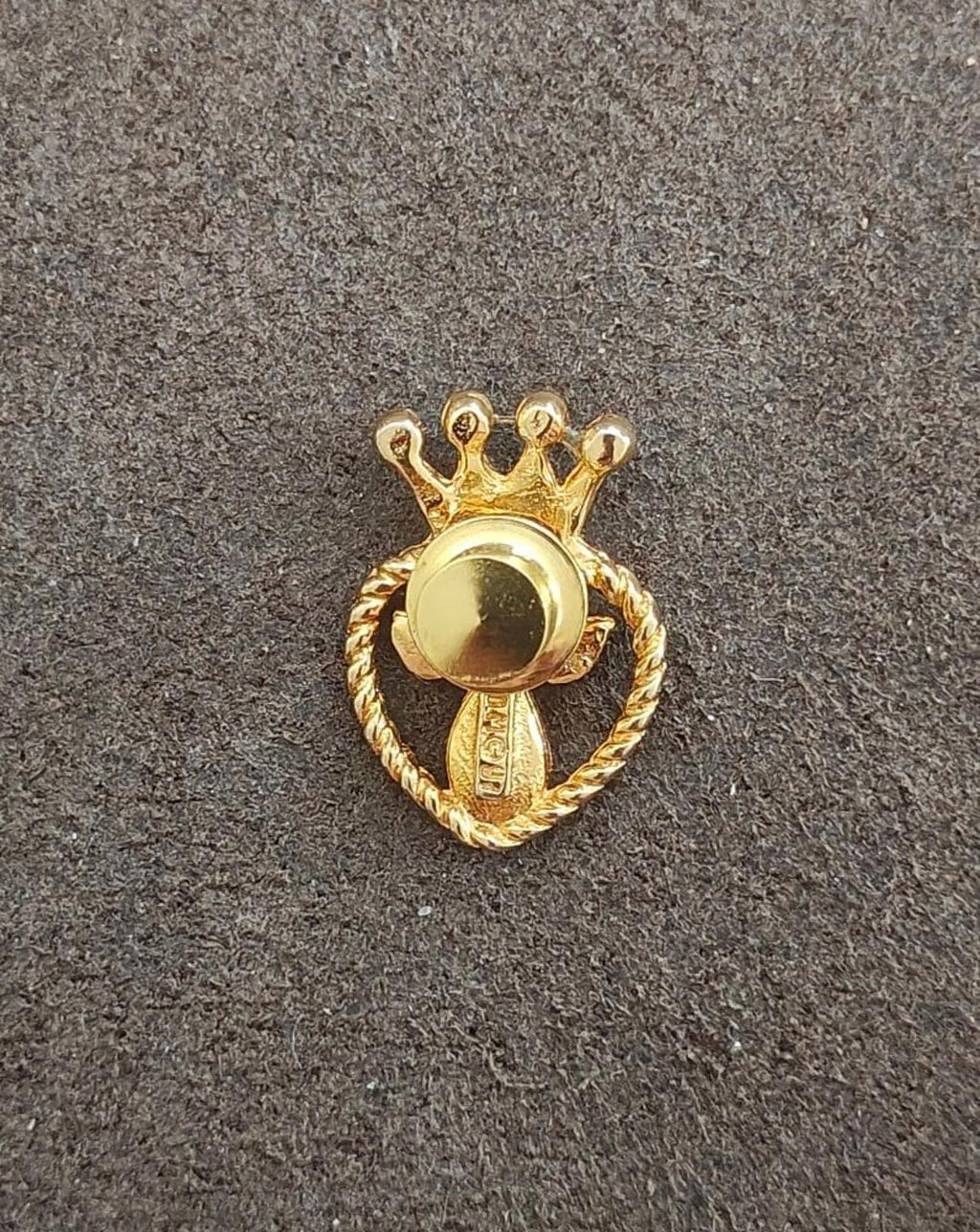 Gold-tone pin back with circular clasp and heart outline frame