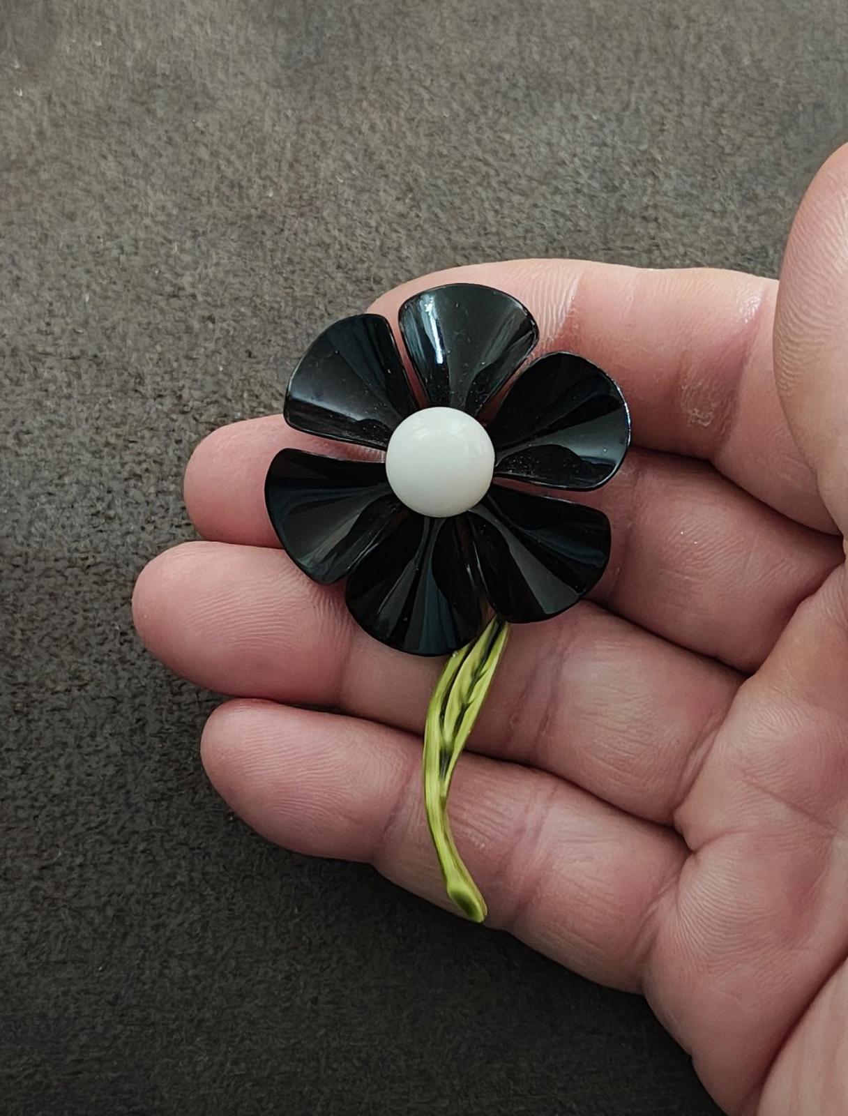 1980s Vintage Rare Flower Black and Green Enamel Metal Brooch Pin