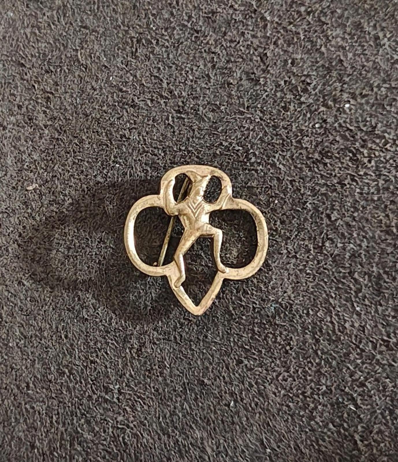 1960s Vintage vintage Girl Scout Brownie Membership Gold Tone Pin Brooch