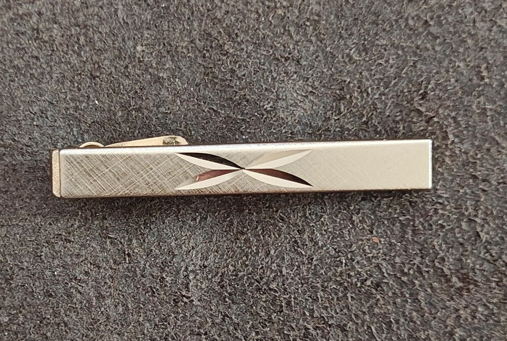 1950s/60s Swank Gold Tone Atomic Starburst Diamond Cut Design Tie Bar/Tie Clip