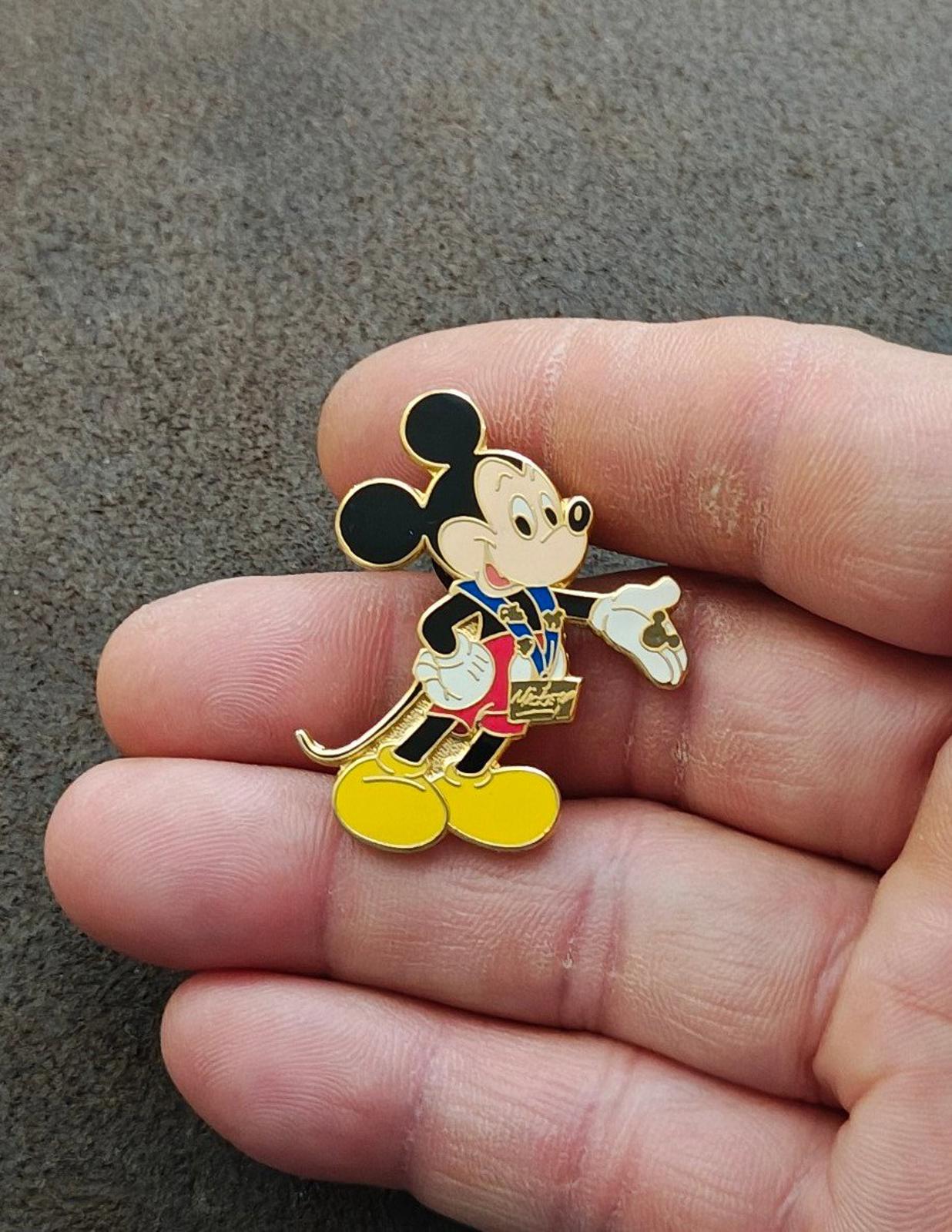 2001 Retired Mickey Mouse Trading Starter Set Gold Tone Enamel Pin