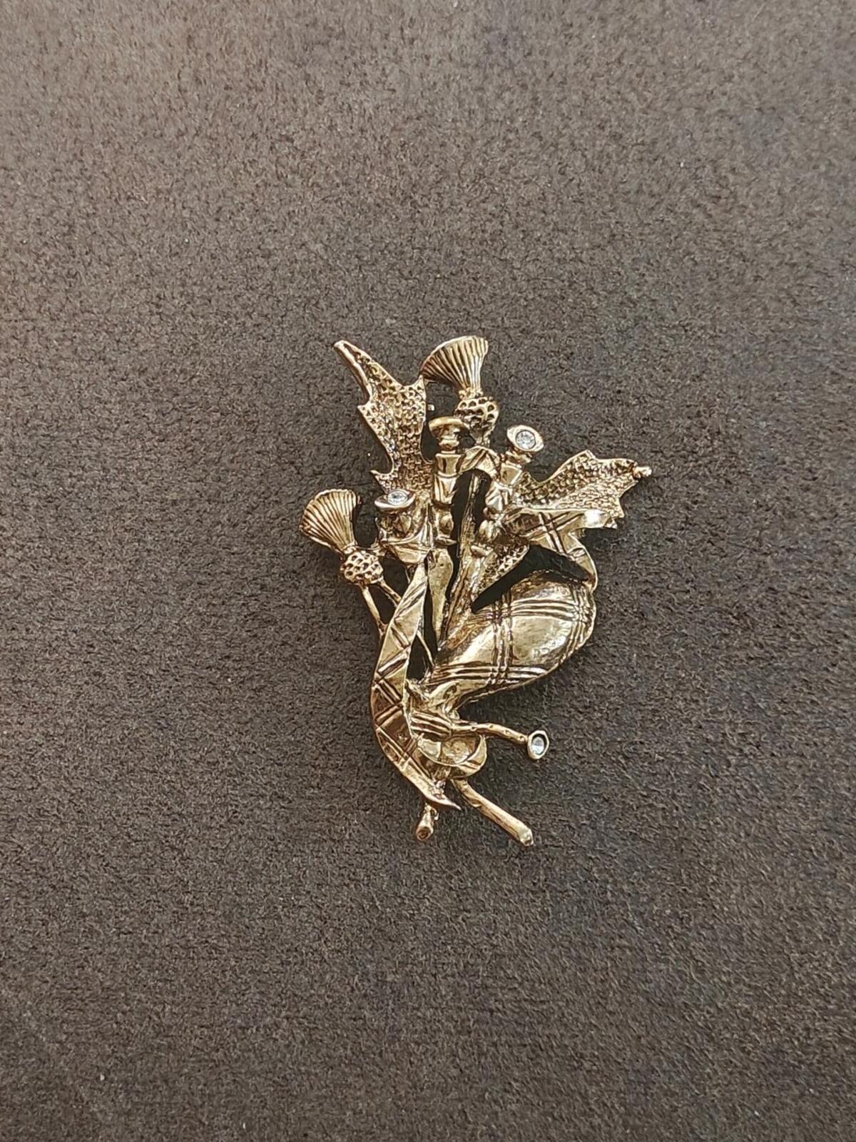 1950s/60s Gold Tone With Rhinestone Accents Scottish Bagpipe & Thistle Brooch