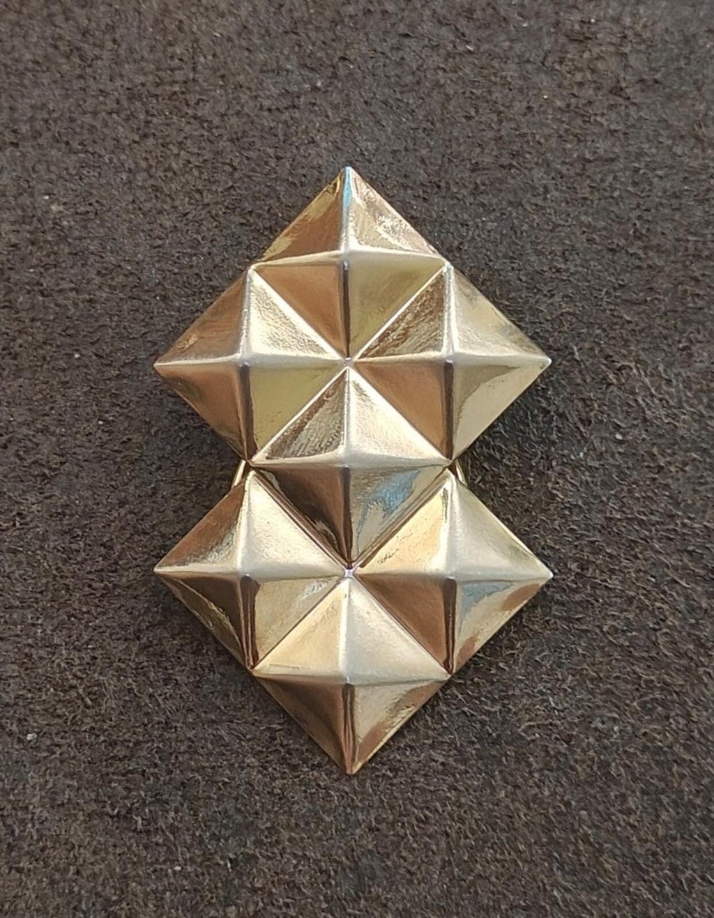 1950s Gold Tone Scarf Clip Featuring a Distinctive Geometric Pyramidic Design