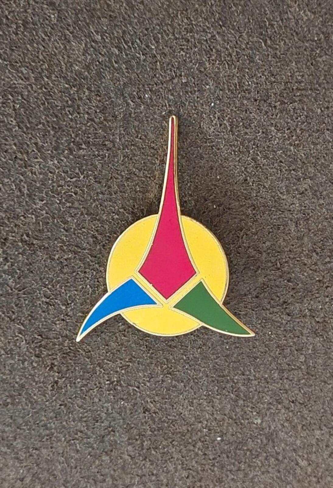 1986 Star Trek Klingon Empire Trefoil Gold Tone Enamel Pin Badge