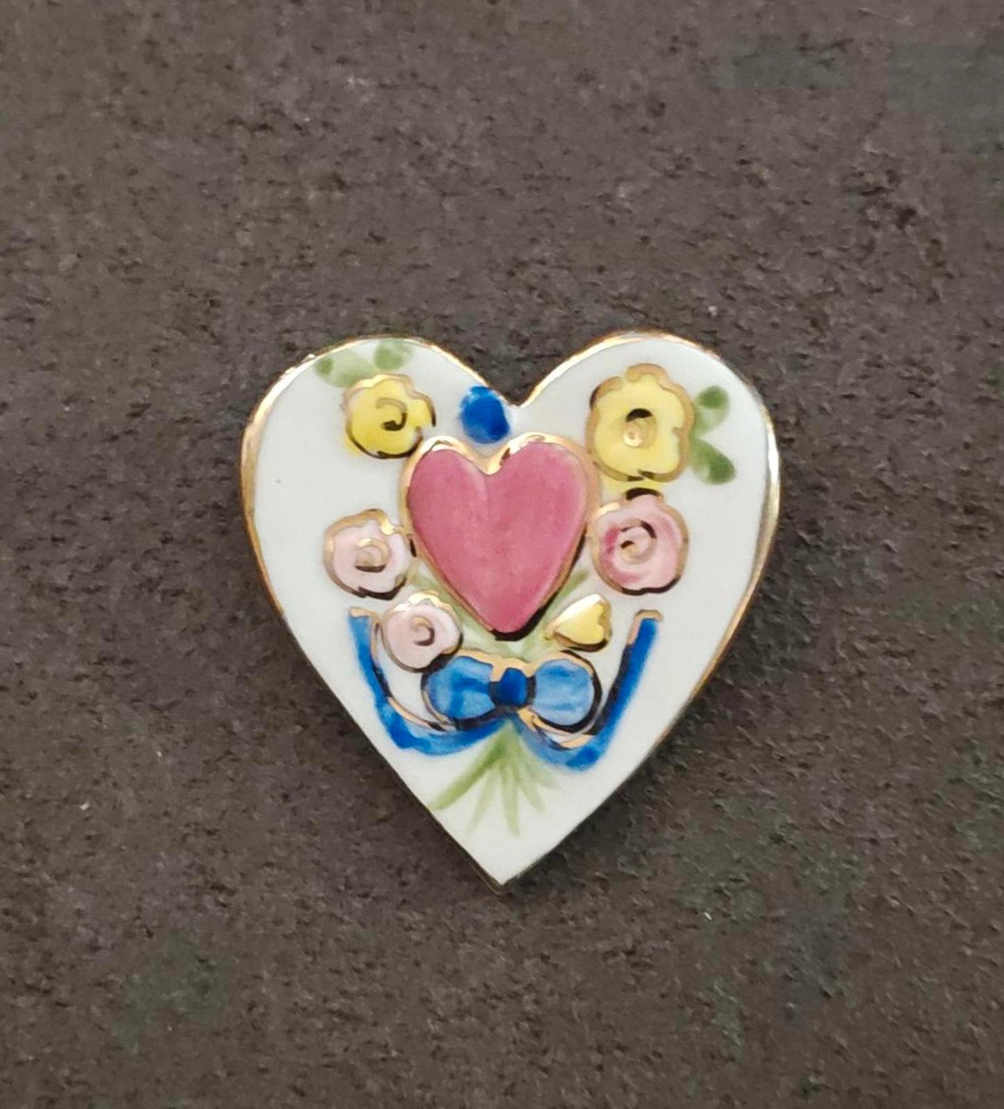 1980s Hand Painted Ceramic Floral Heart Brooch pin featuring pink roses, gold-to