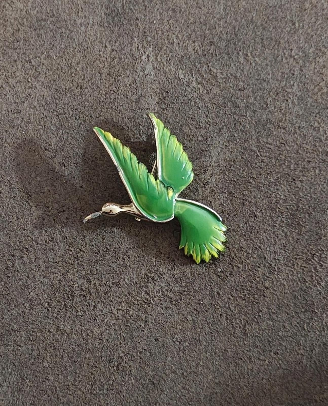 1980's Vintage Signed Gerry's Gold Tone Green Enamel Bird Brooch Pin