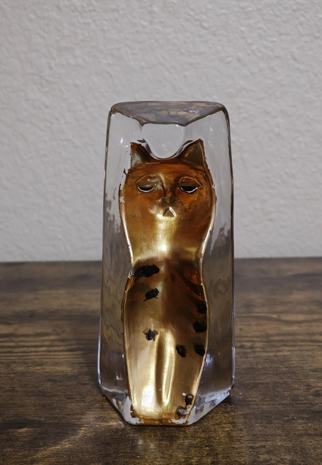 Clear cat paperweight figurine with gold muzzle and dark spot details