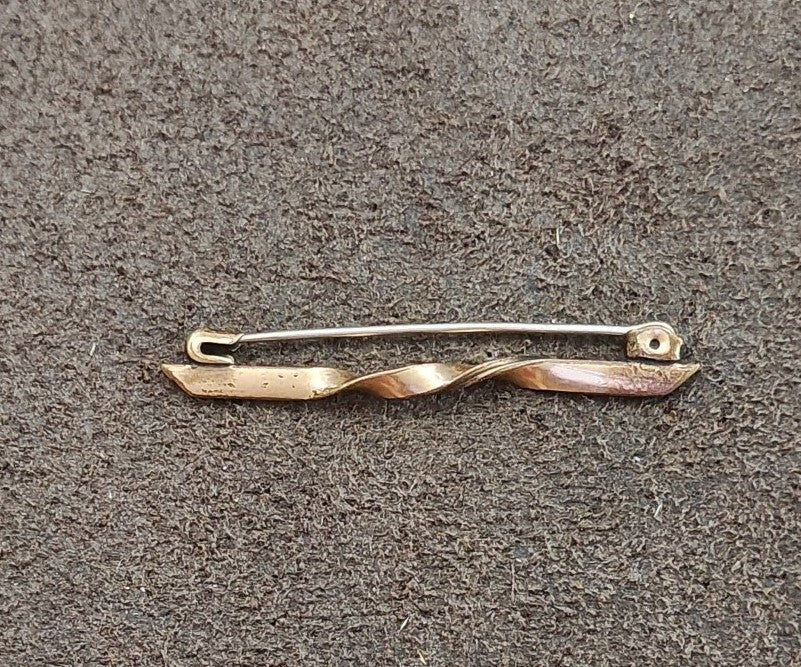 1900s Gold Tone Twist Bar Pin/Brooch