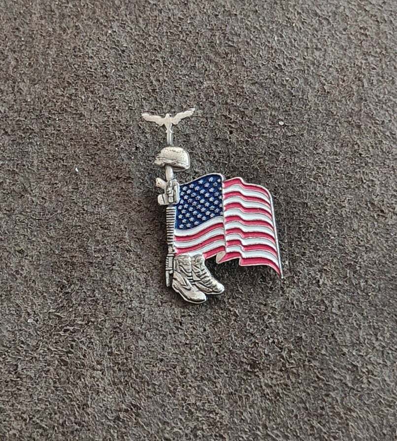 Fallen Soldier Battlefield Cross Pin