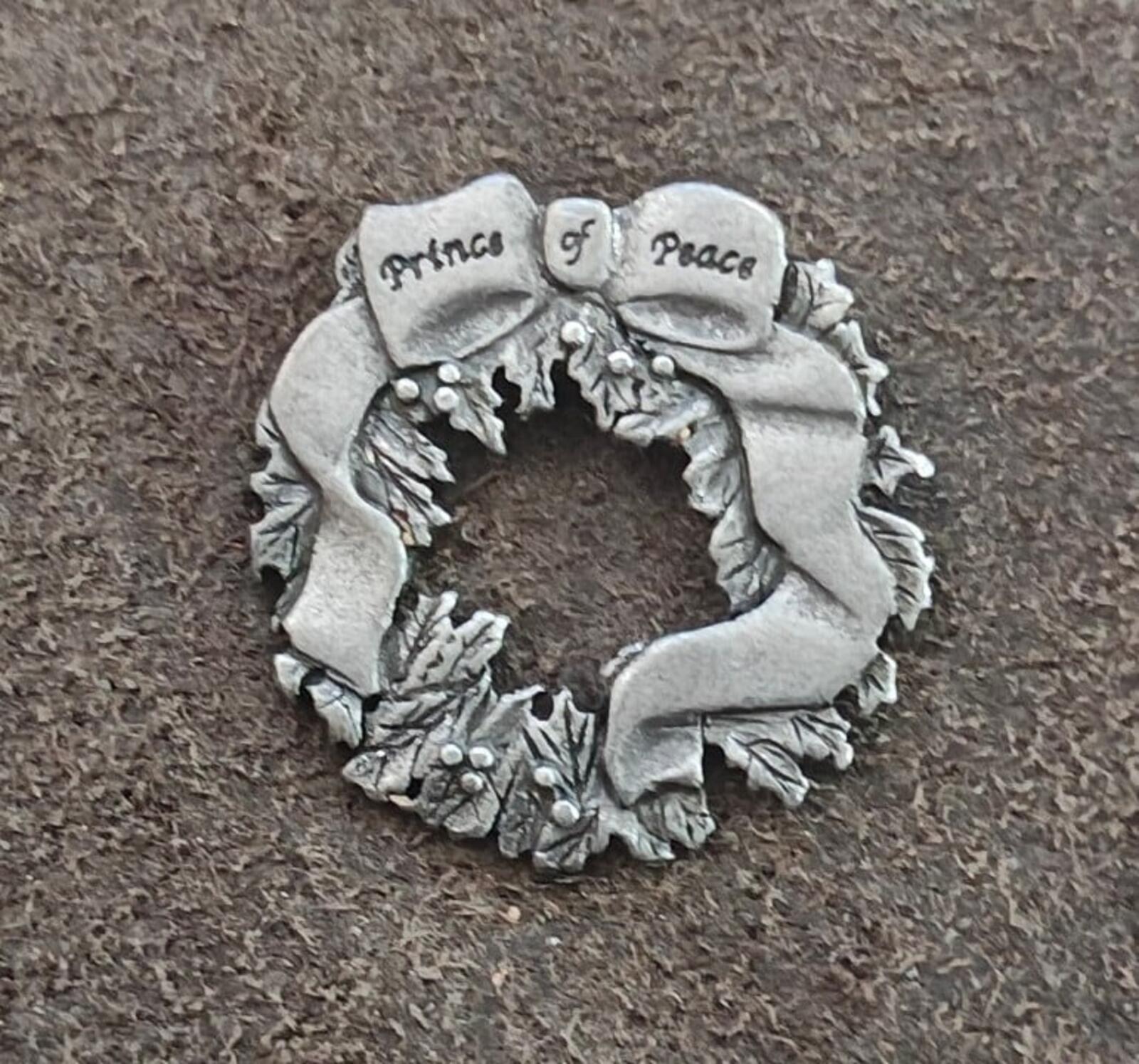 1980s Signed CTA Fine Pewter Christmas Wreath Pin