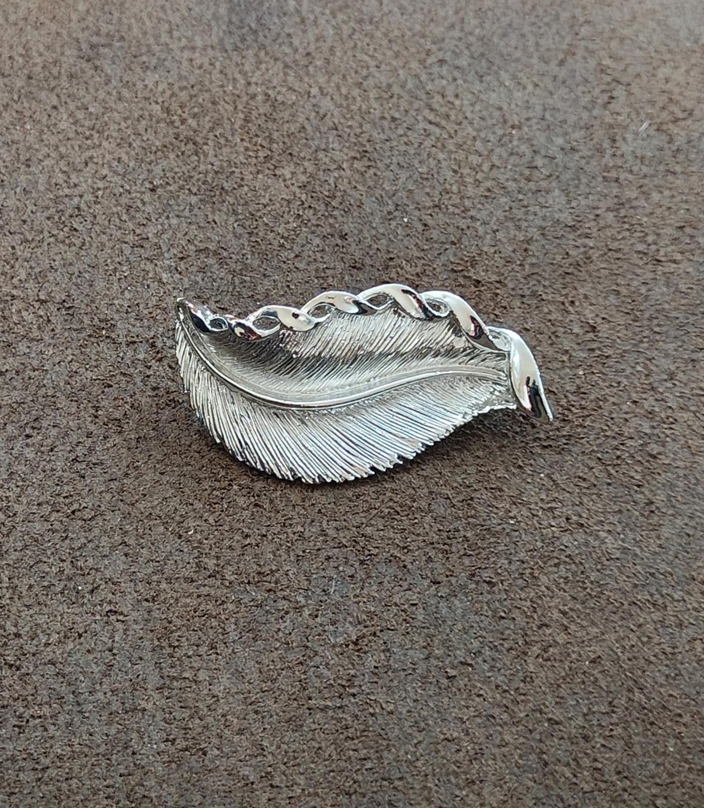 1960s Signed Gerry's Silver Tone Feather/Leaf Brooch