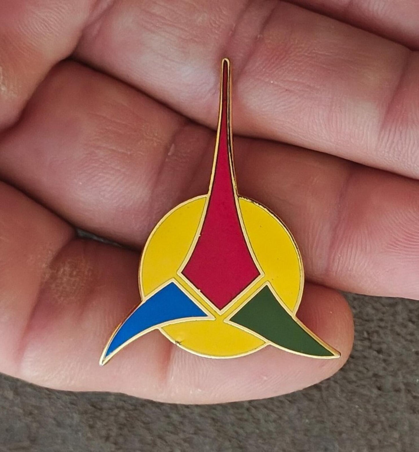 1986 Star Trek Klingon Empire Trefoil Gold Tone Enamel Pin Badge