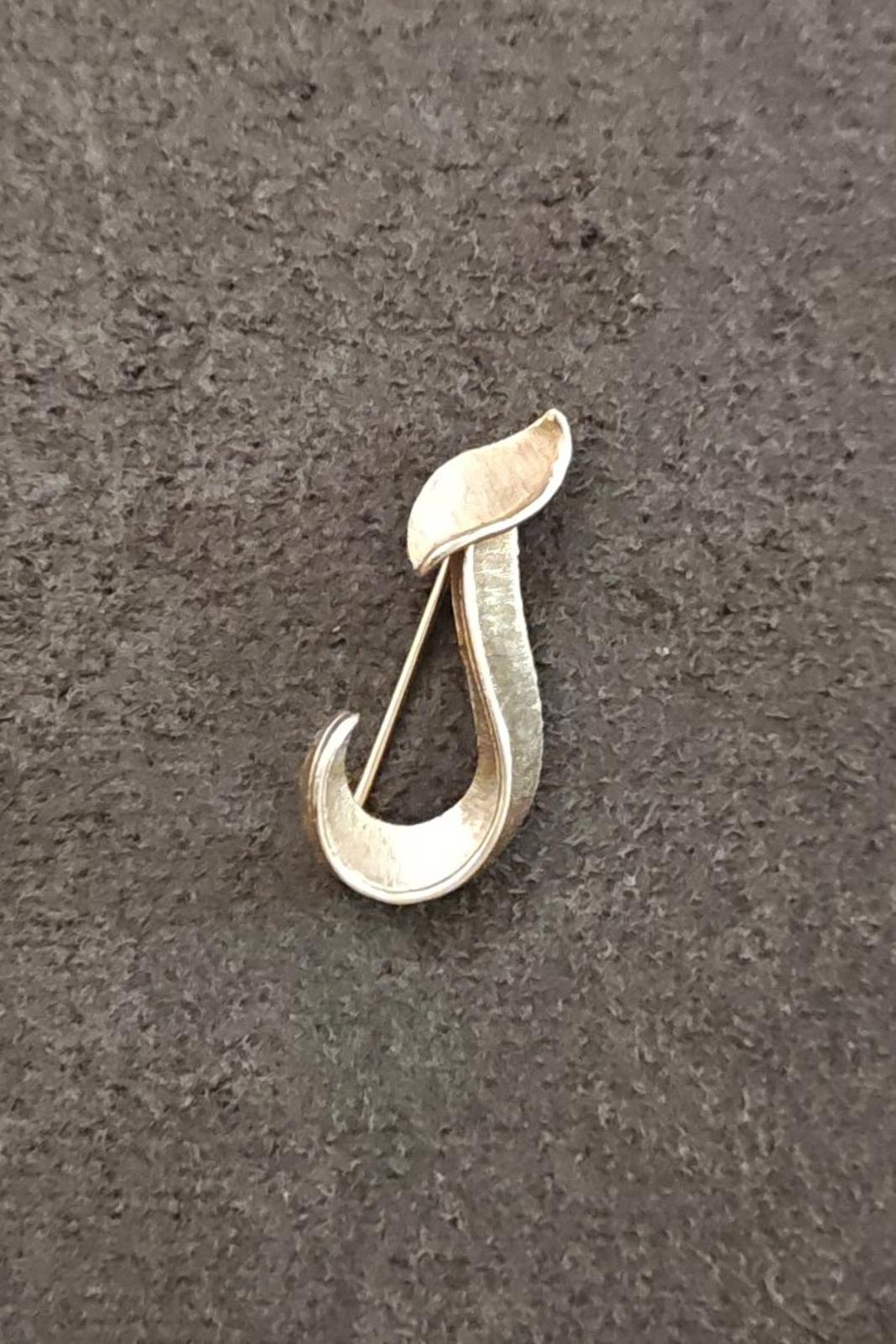 1960s Crown Trifari Gold Tone Textured Monogram Initial J Brooch