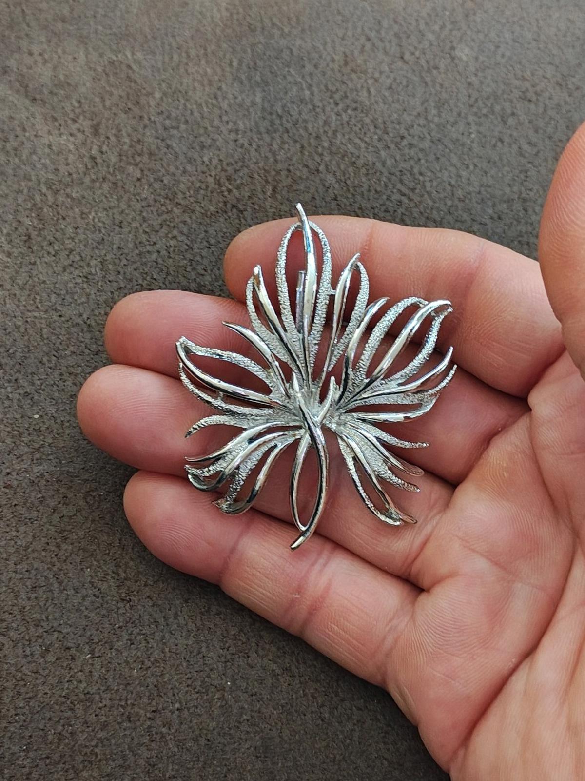 1980s Frosted Silver Tone Leaf Pin/Brooch