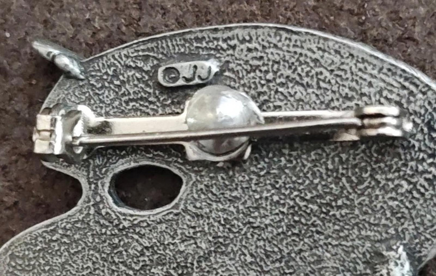 1980s Signed J.J. (Jonette Jewelry) Artist Palette Pewter Dangle Brooch