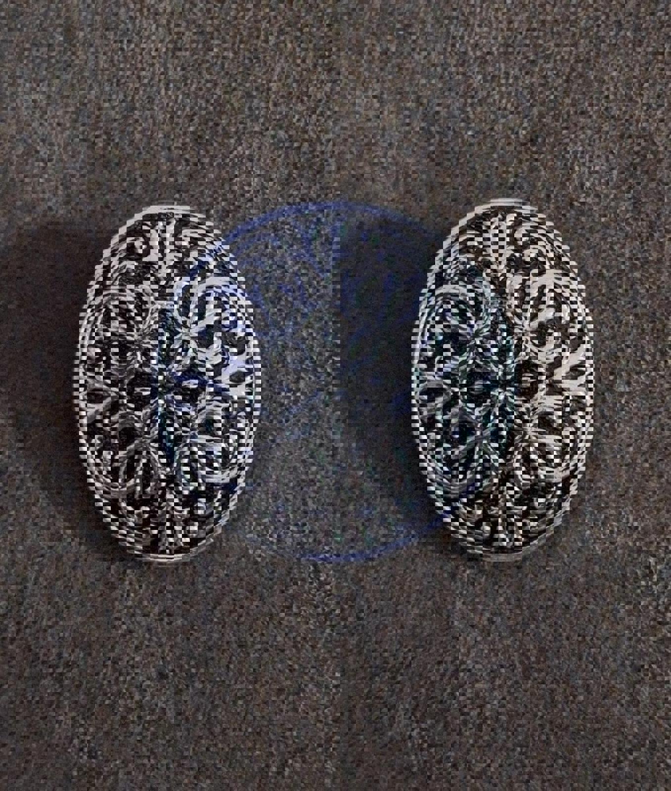 1950's Vintage Silver tone Textured style scarf Clip