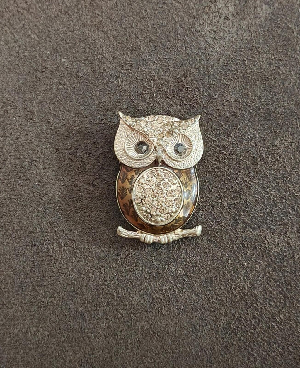 Gold tone owl rhinestone brooch, full front with circular eye accents