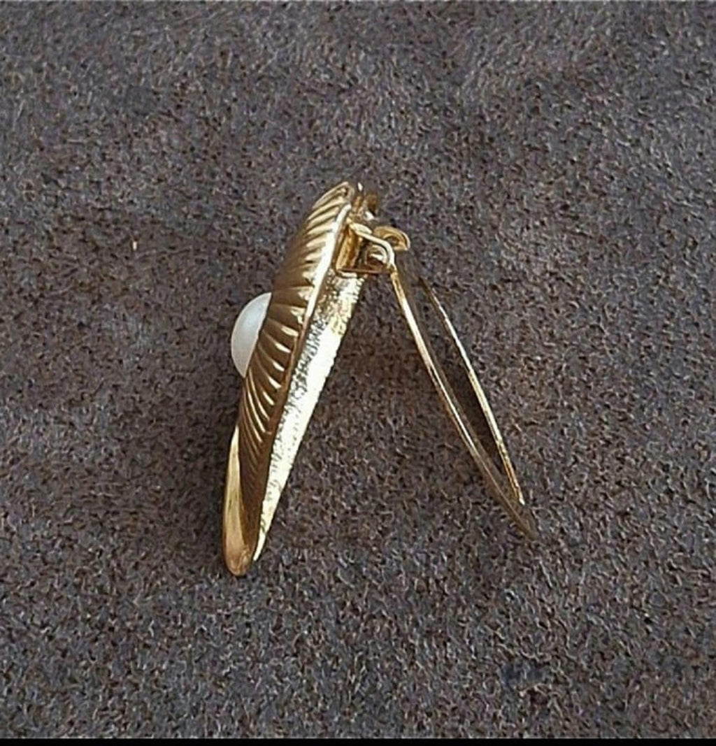 Gold tone heart scarf clip side view with faux pearl and hinge hardware