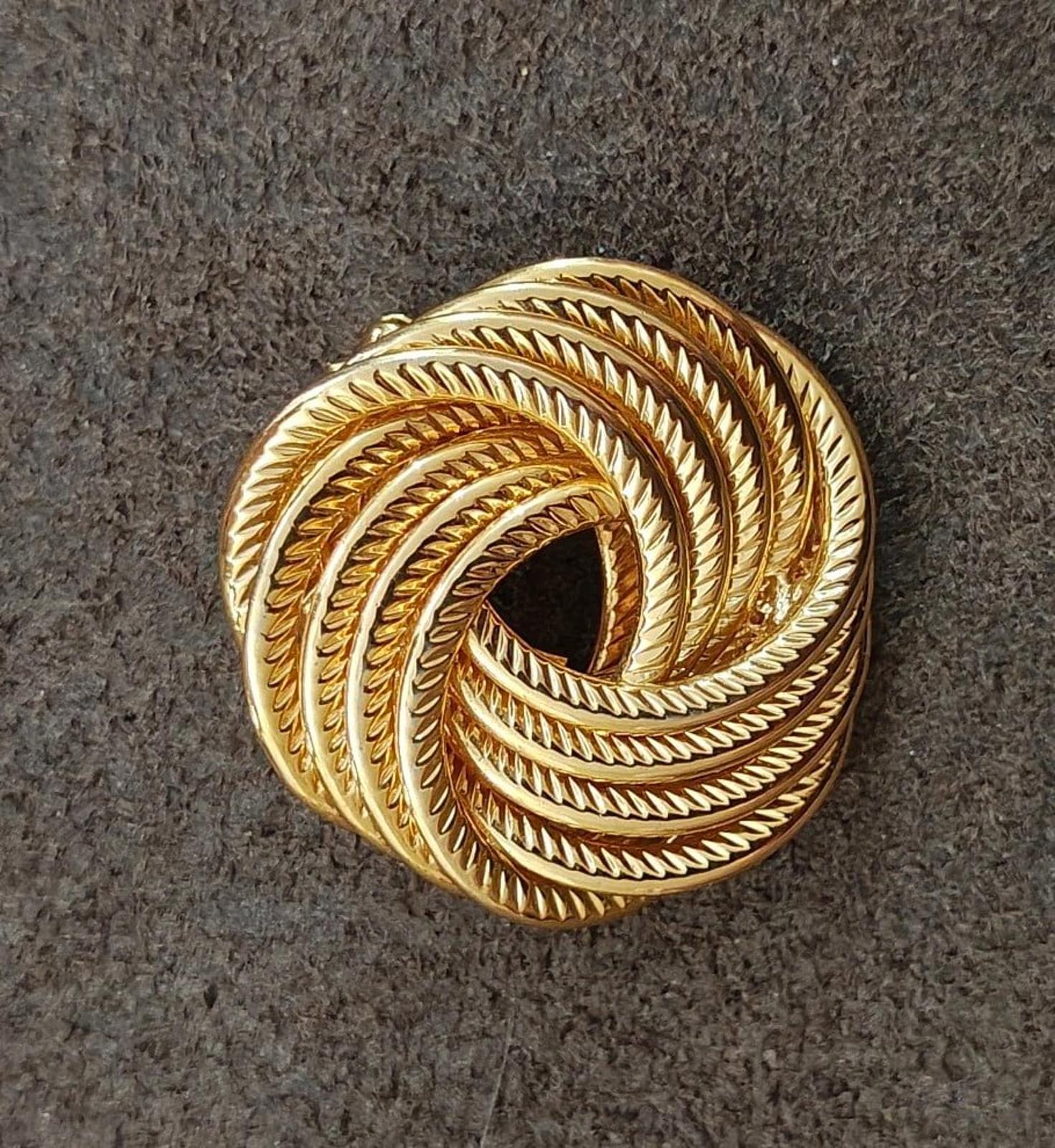 Gold tone circular rope swirl brooch pin with deep spiral cutout