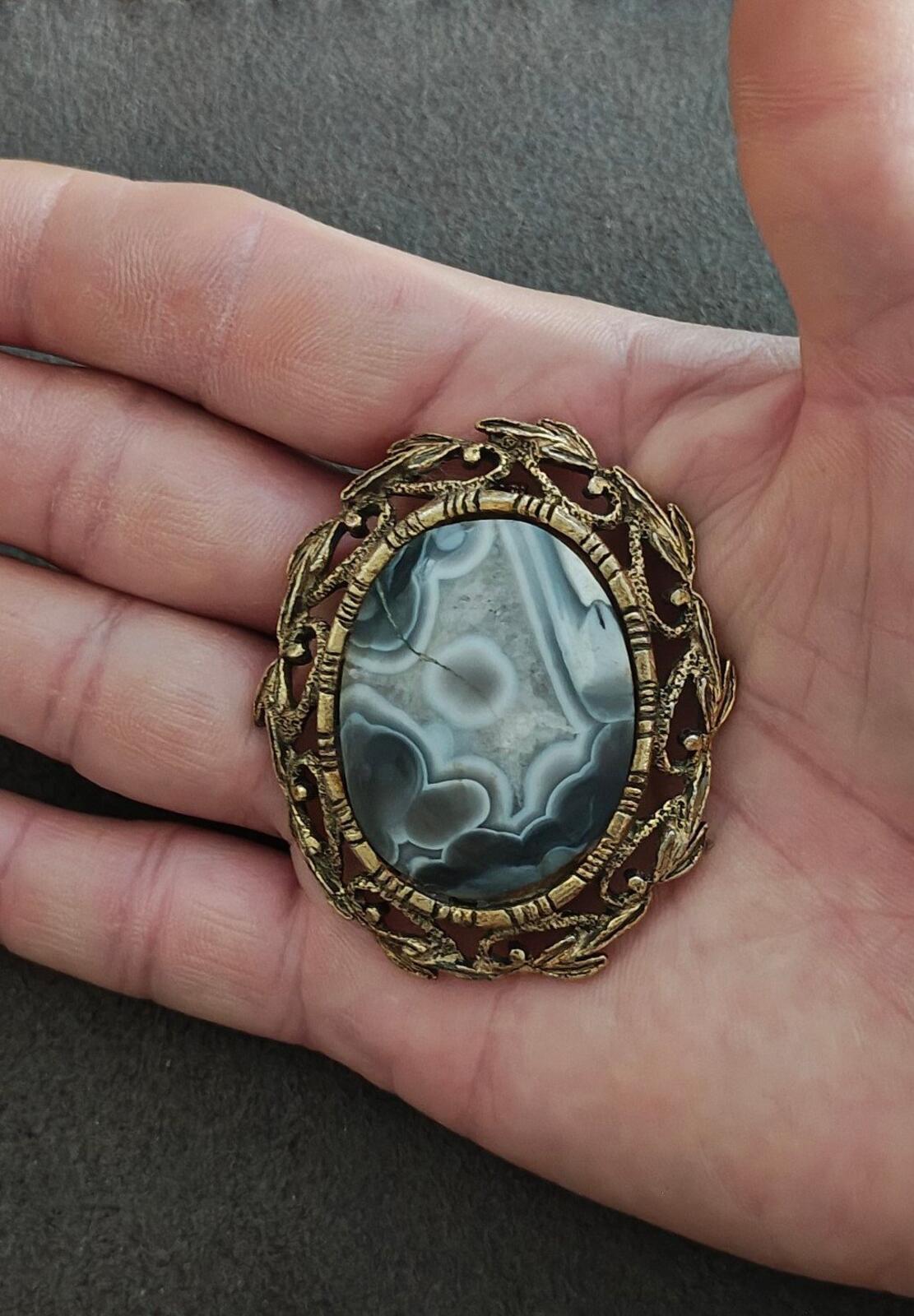 Vintage Framed Agate Cabochon Goldtone Pendant
