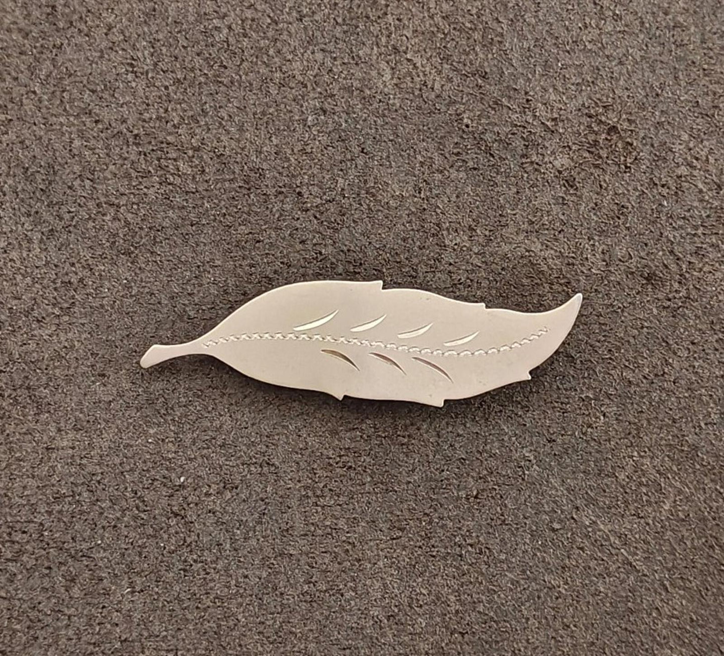 1950s/60s Gold Tone Leaf Brooch With Etched Detailing Along Its Spine and Ribs