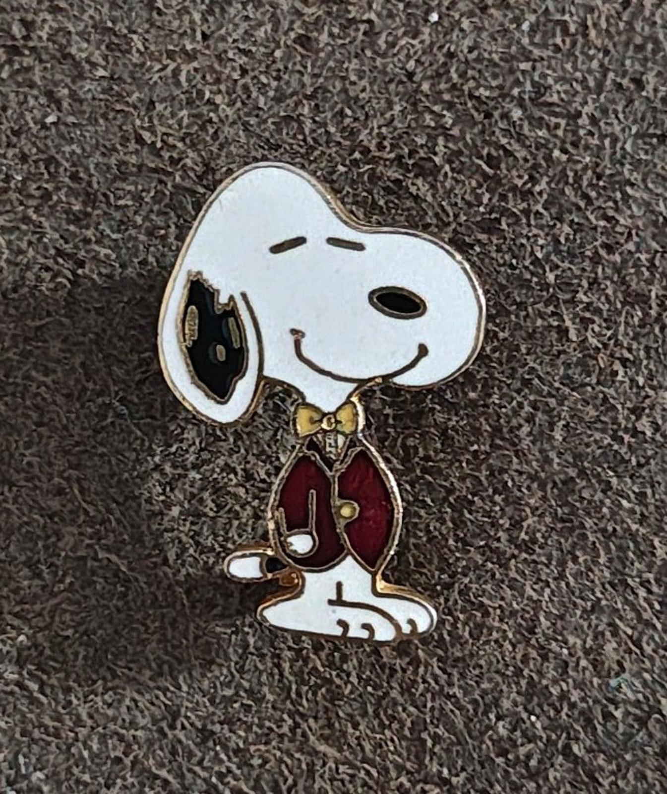 1970s Vintage Rare Aviva Snoopy Gold Tone Enamel Pin